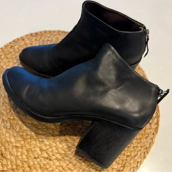 COCLICO Booties - Picture 2 of 5